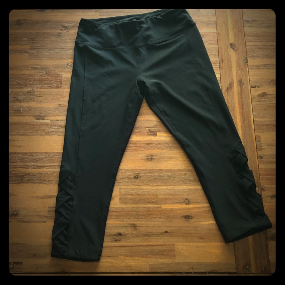 NWOT 90 degrees crops!!!